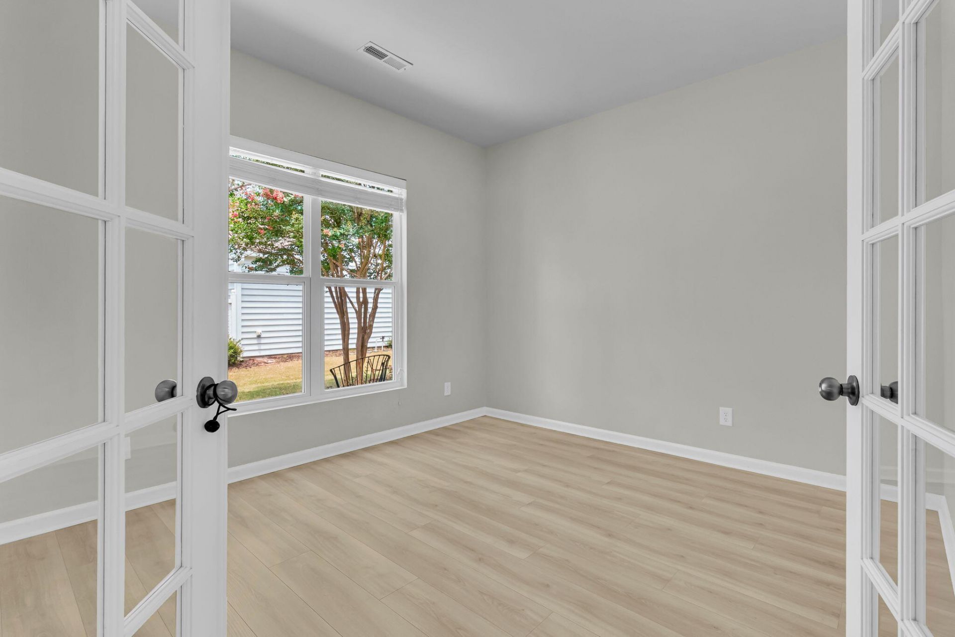 407 Waterlily Way Photo 16