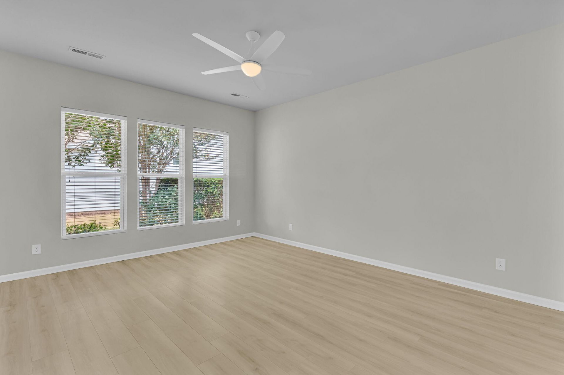 407 Waterlily Way Photo 17