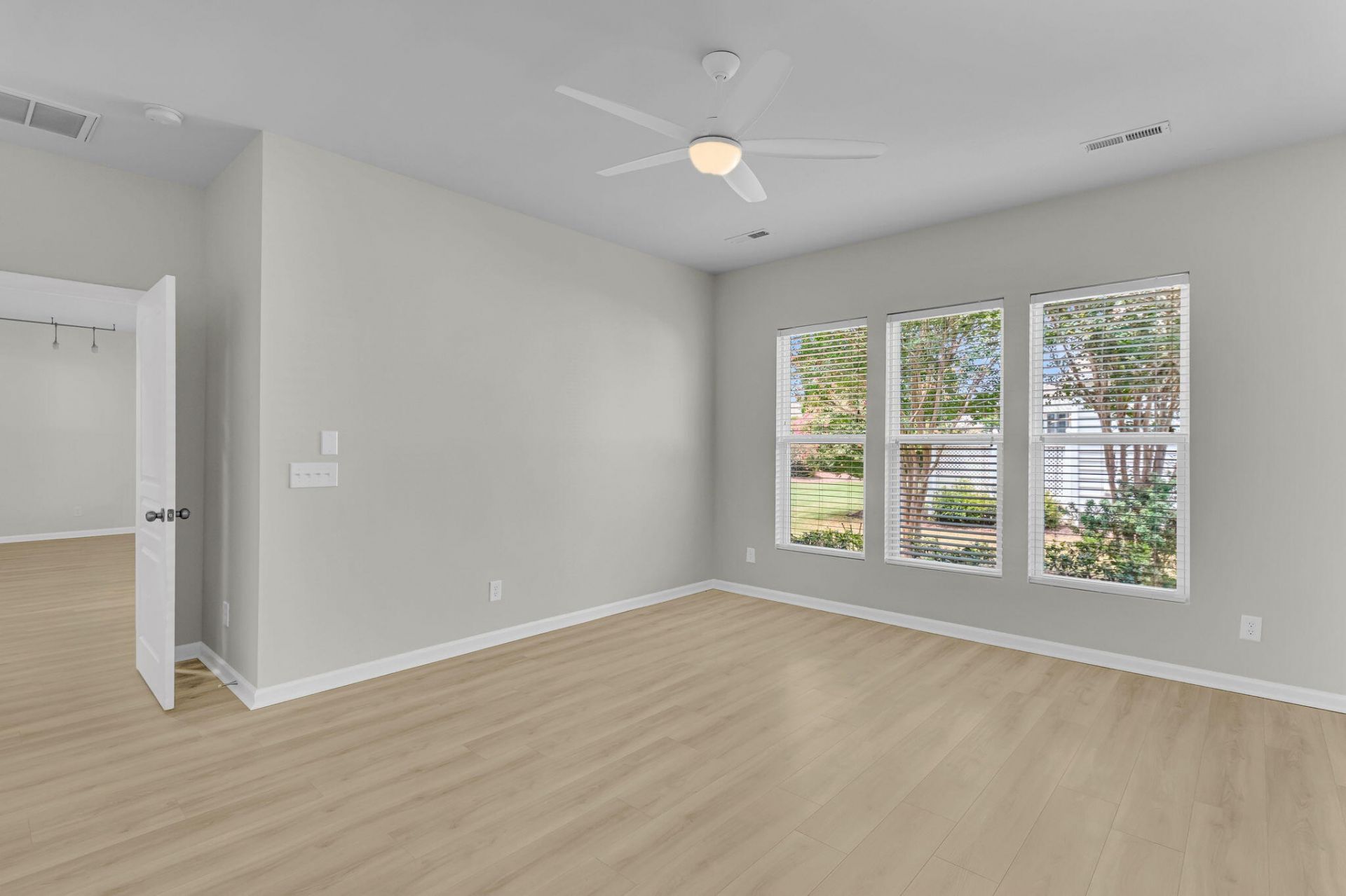 407 Waterlily Way Photo 18