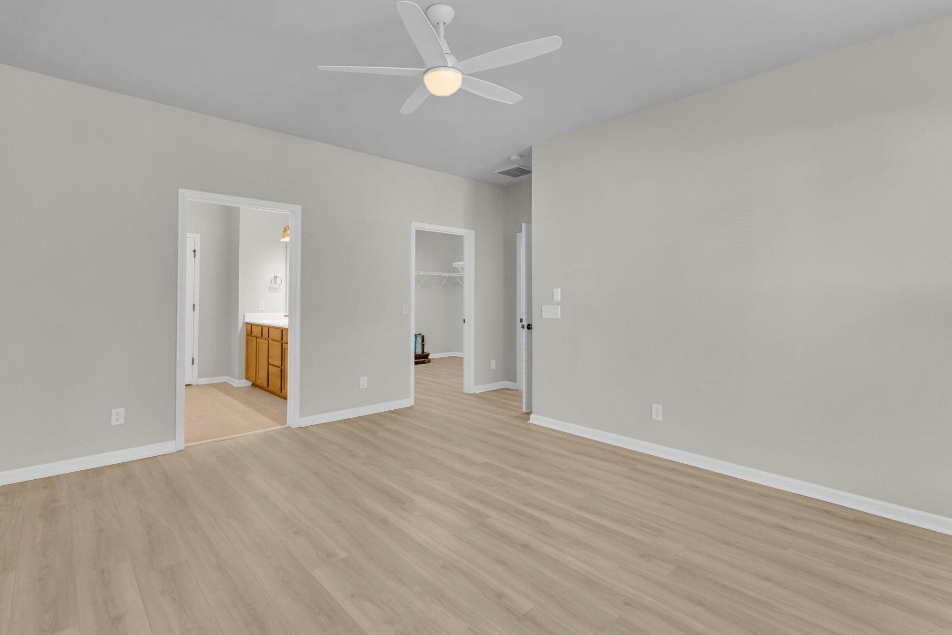 407 Waterlily Way Photo 19