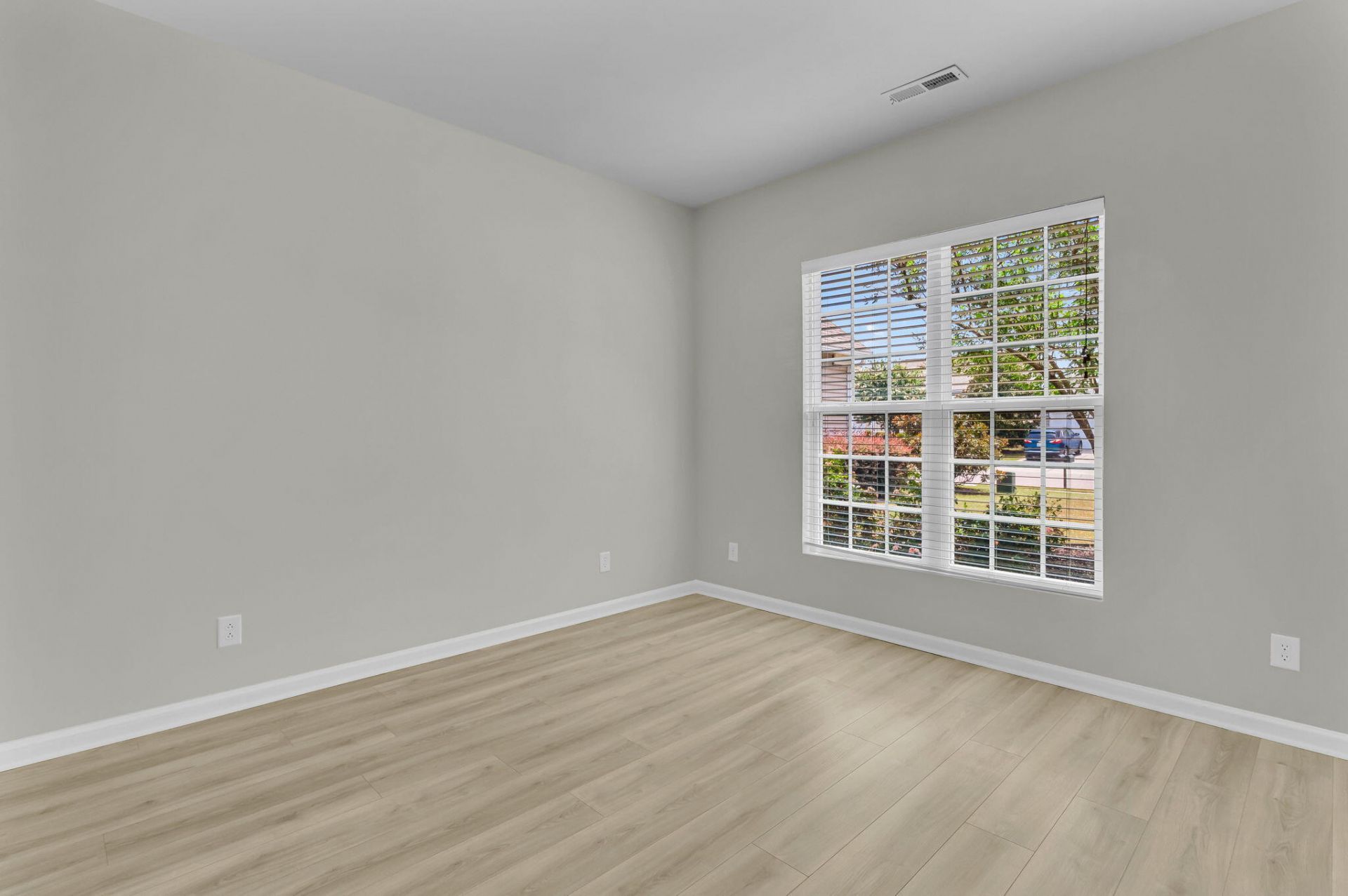 407 Waterlily Way Photo 24