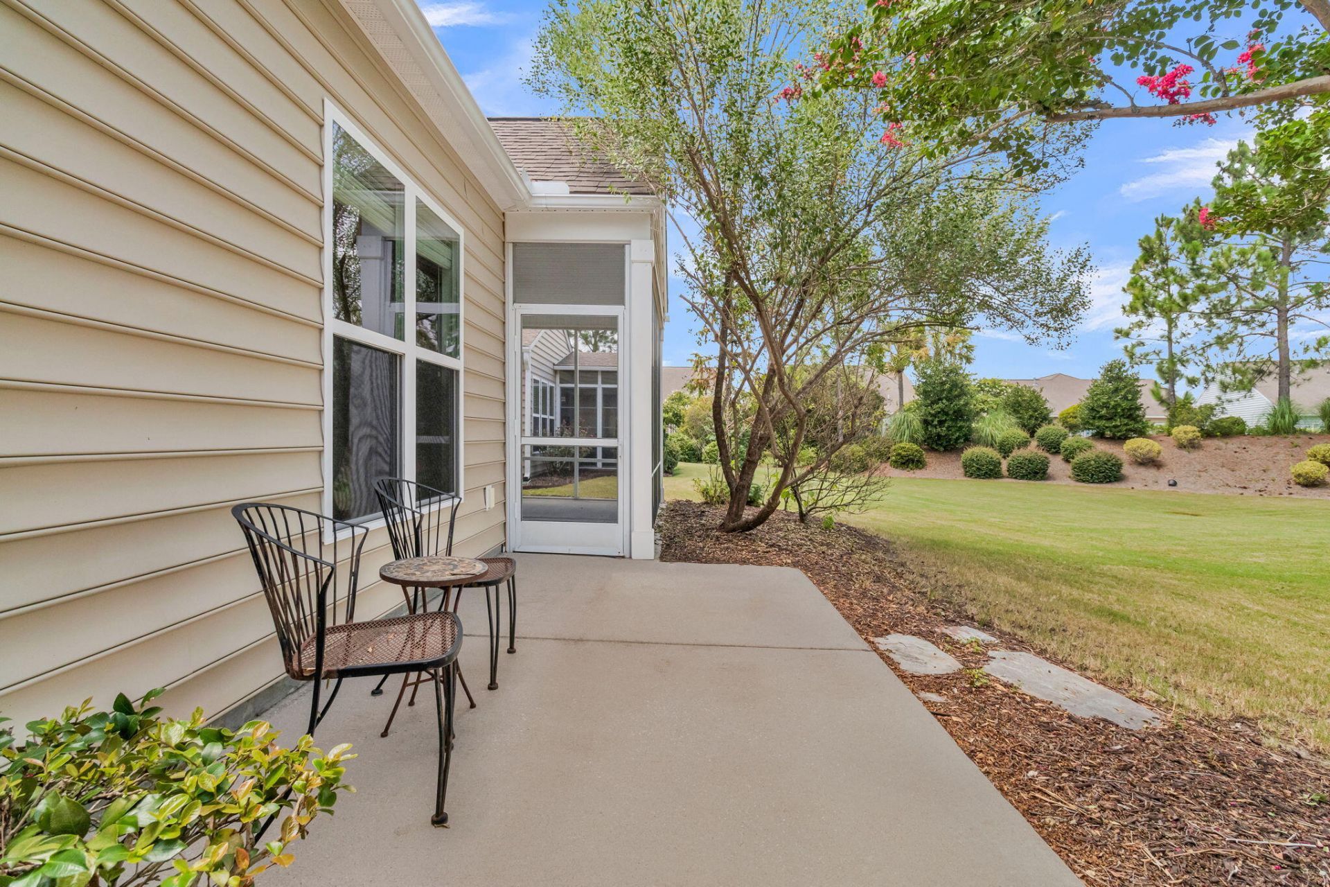 407 Waterlily Way Photo 29