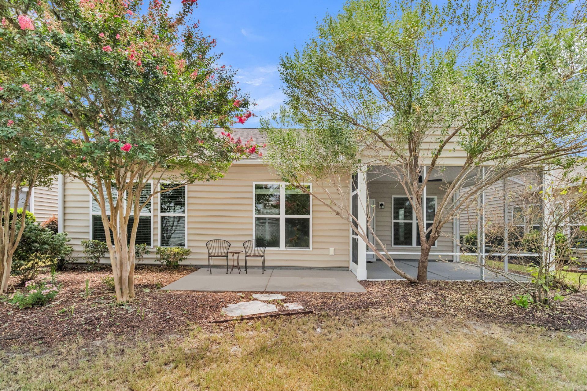 407 Waterlily Way Photo 31