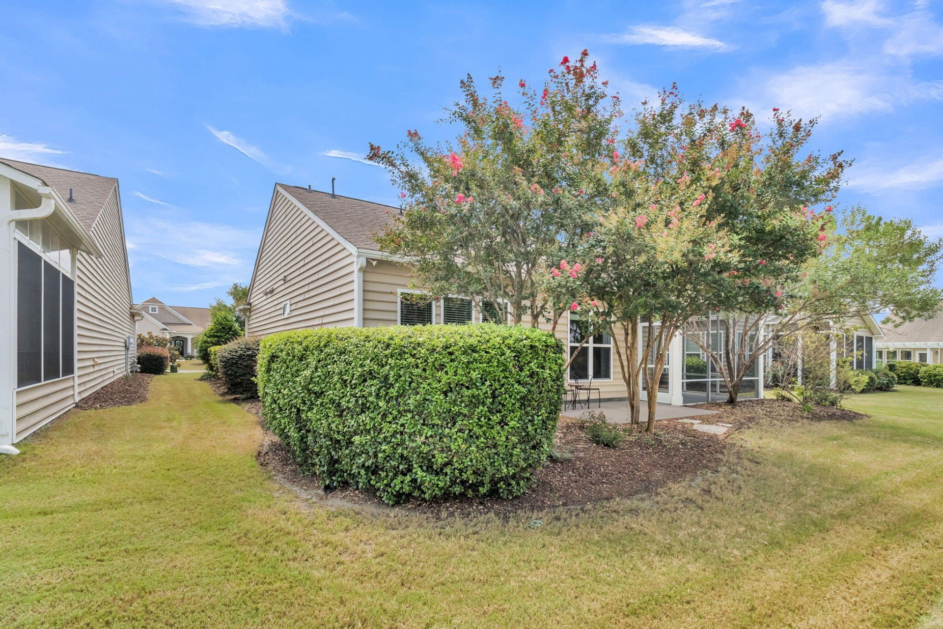 407 Waterlily Way Photo 32