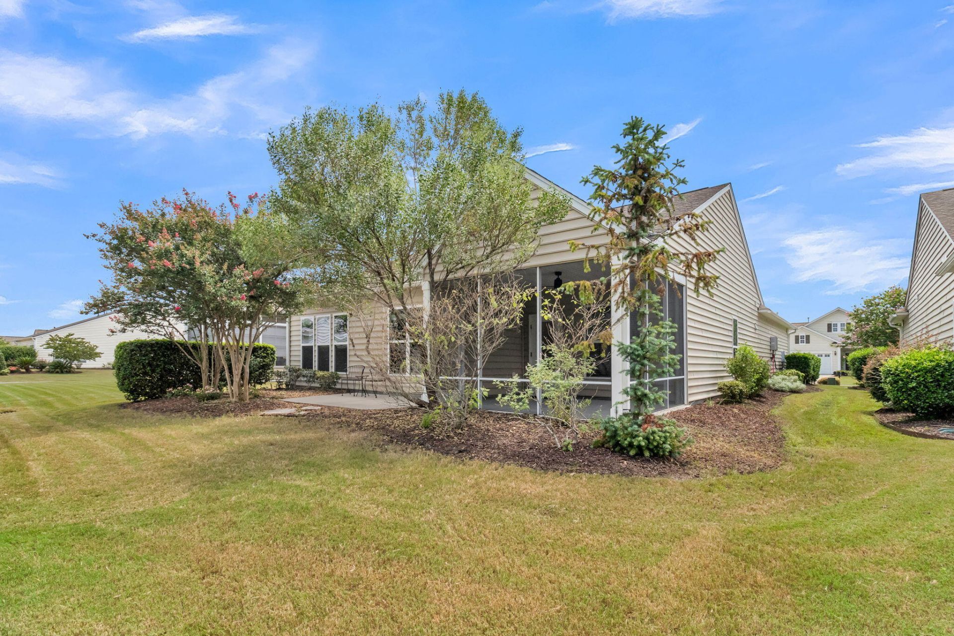 407 Waterlily Way Photo 33