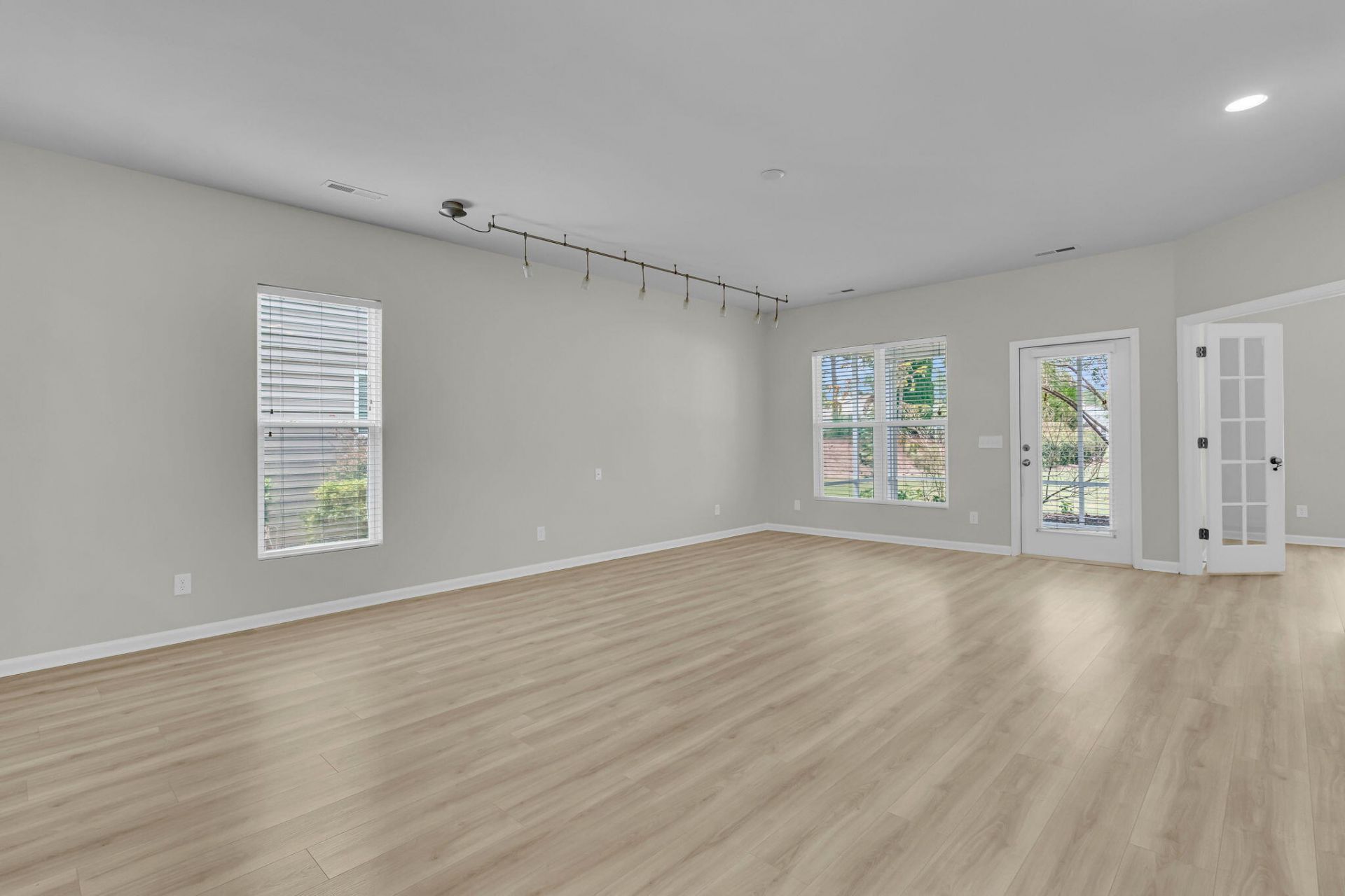 407 Waterlily Way Photo 4