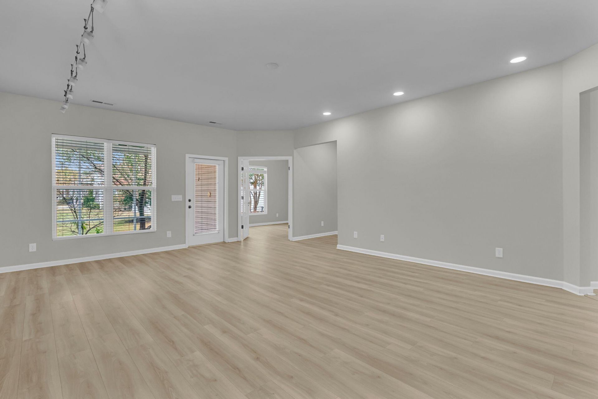 407 Waterlily Way Photo 5