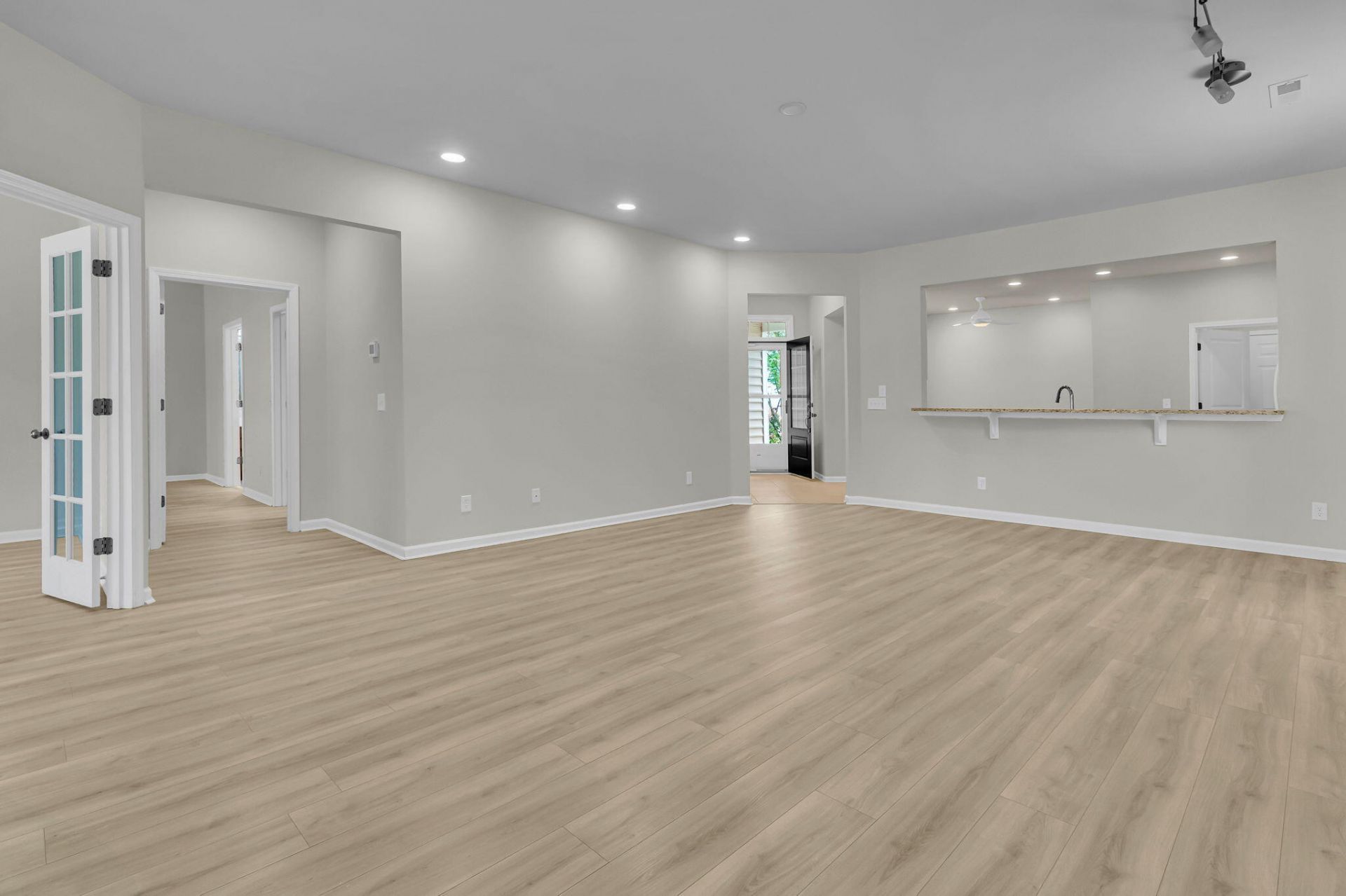 407 Waterlily Way Photo 6