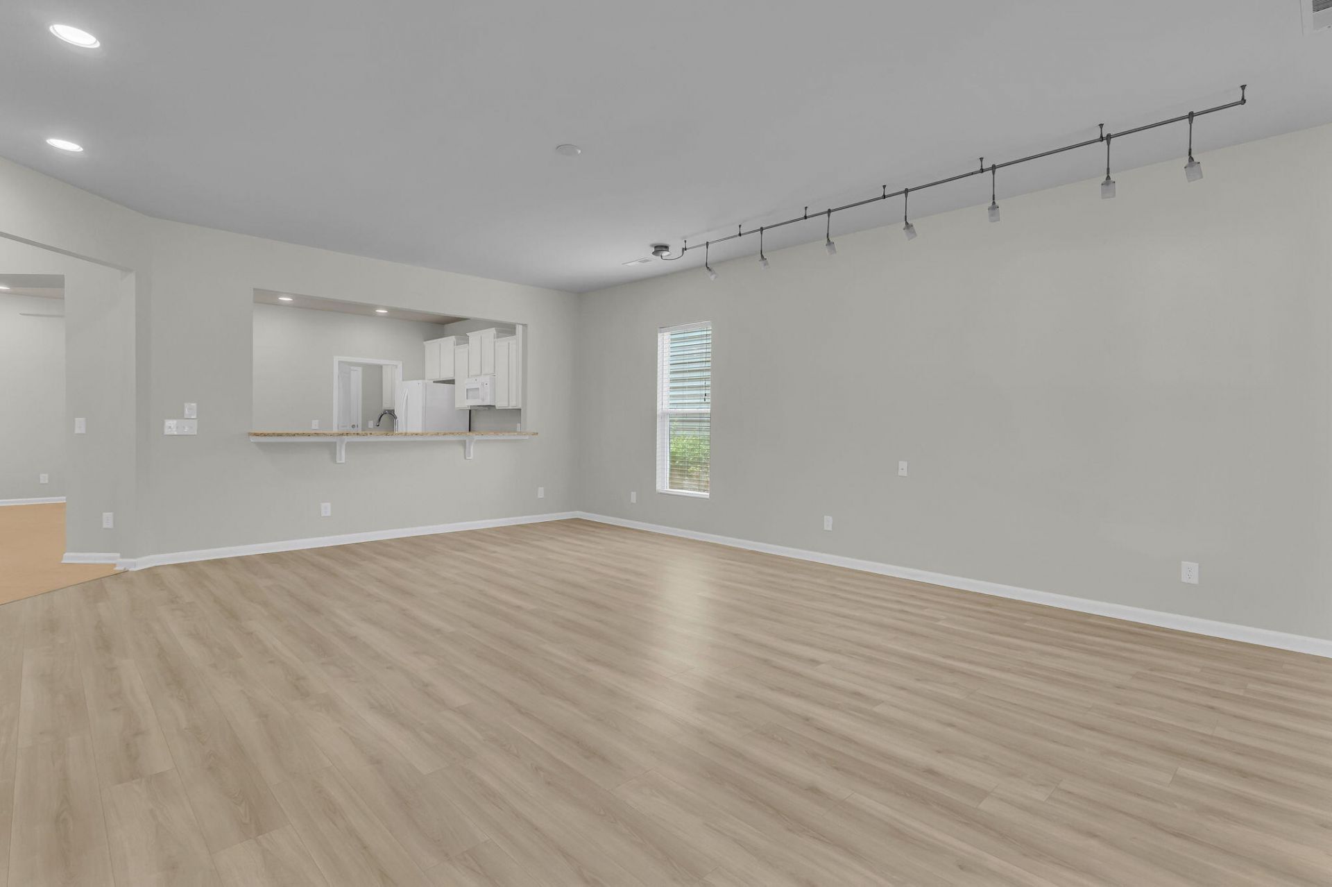 407 Waterlily Way Photo 7