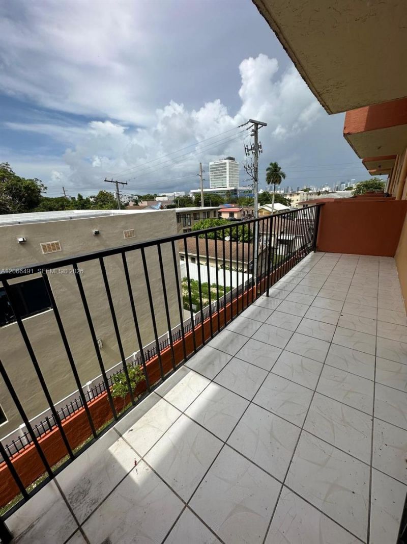 2921 SW 10th St, Unit 33, Miami, FL 33135 Photo