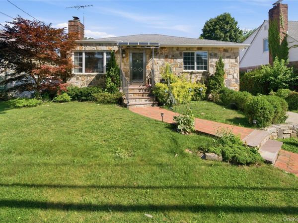 1641 Falmouth Avenue , New Hyde Park, NY 11040