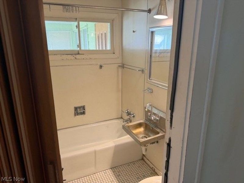 1525 Roanoke Avenue, Uhrichsville, OH 44683 Photo 12