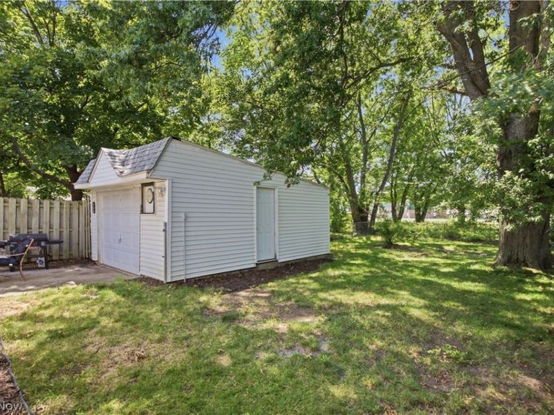 240 Moore Road, Avon Lake, OH 44012 Photo 34