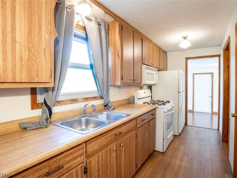 10191 Dupont Drive, Columbia Station, OH 44028 Photo 9