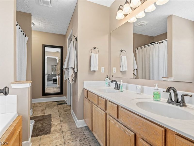 2553 Diamond Street NE, Canton, OH 44721 Photo 39