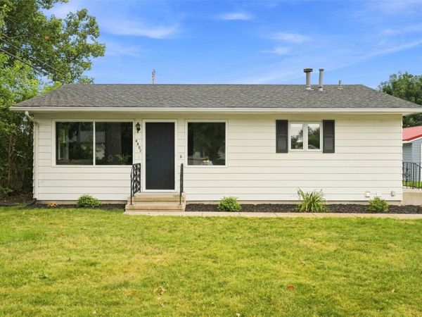 4402 Lee Street NE, Cedar Rapids, IA 52402