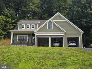 165 W HILLS DRIVE, STROUDSBURG, PA 18360