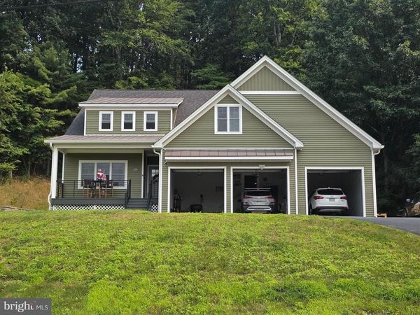 165 W HILLS DRIVE , STROUDSBURG, PA 18360