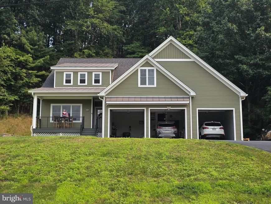 165 W Hills Drive , Stroudsburg, PA 18360 Main Photo