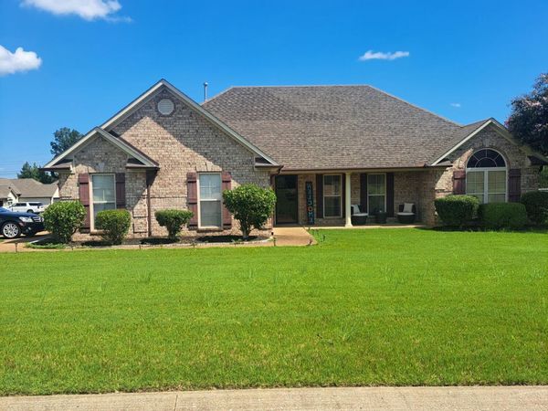 81 Lennox Village Drive , Jackson, TN 38305