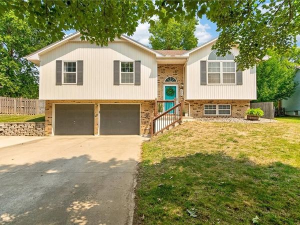 511 Quail Creek Drive, Odessa, MO 64076