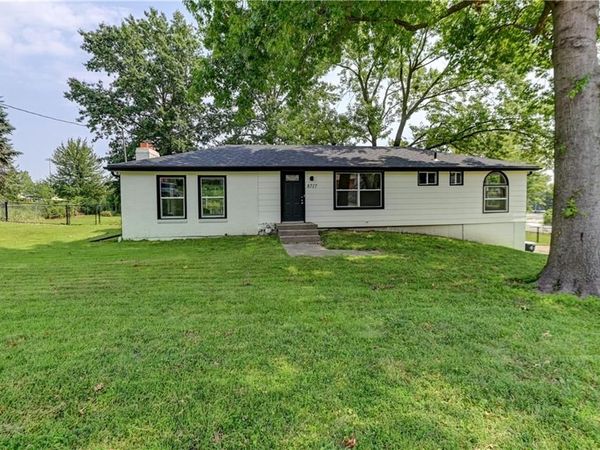 8717 Old Stagecoach Road, Kansas City, MO 64154