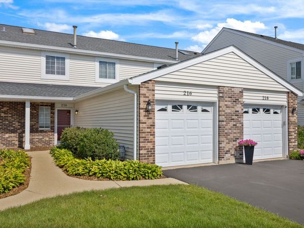 216 Brittany Drive , Unit 8E-2, Streamwood, IL 60107