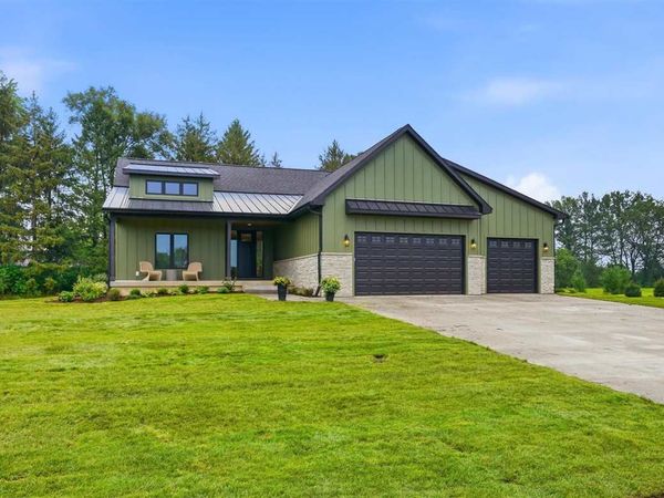 4236 Pleasant Valley Drive SE, Iowa City, IA 52240