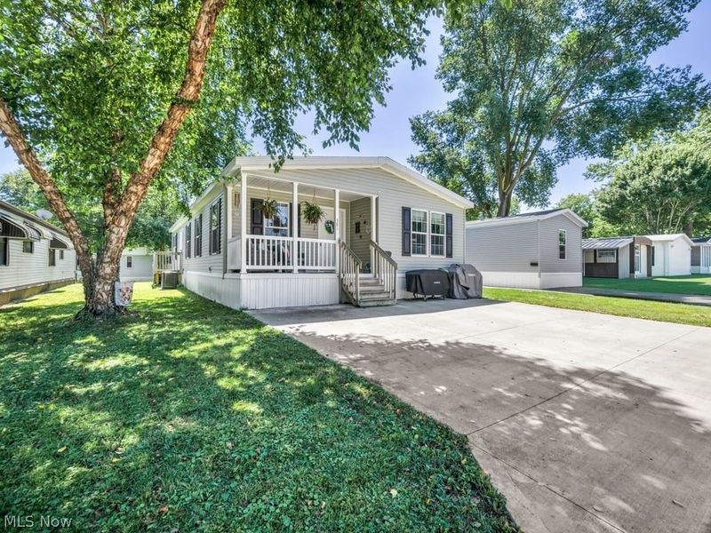 381 Westwoods, Amherst, OH 44001 Photo 4