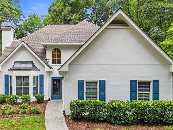 181 W Lake Drive , Roswell, GA 30075