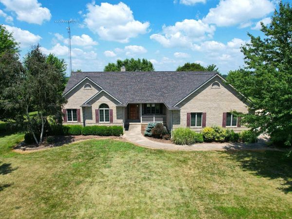 1800 ARCADIA Road, Jacksonville, IL 62650