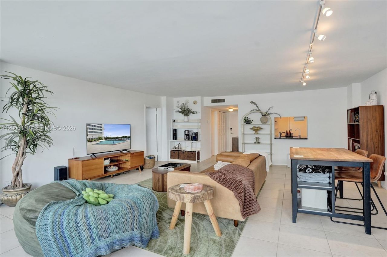 1170 N Federal Hwy, Unit 1008, Fort Lauderdale, FL 33304 Photo