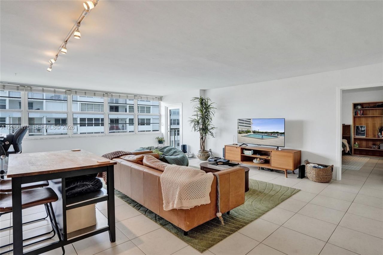 1170 N Federal Hwy, Unit 1008, Fort Lauderdale, FL 33304 Photo