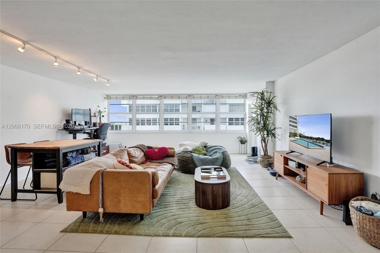 1170 N Federal Hwy, Unit 1008, Fort Lauderdale, FL 33304 Photo