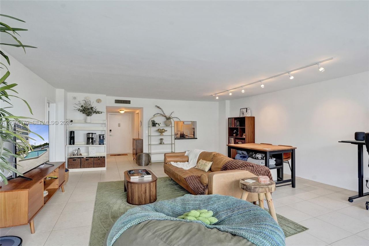 1170 N Federal Hwy, Unit 1008, Fort Lauderdale, FL 33304 Photo