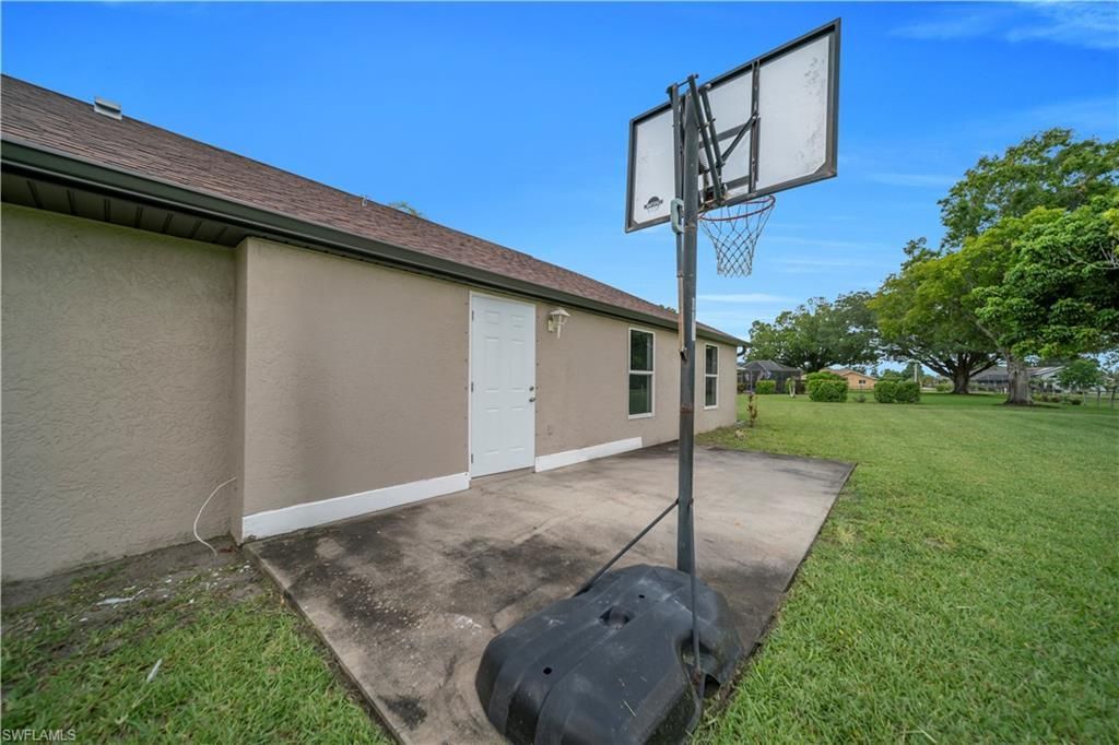 538 Whispering Wind Bend, Lehigh Acres, FL 33974 Photo