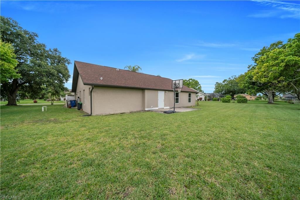 538 Whispering Wind Bend, Lehigh Acres, FL 33974 Photo