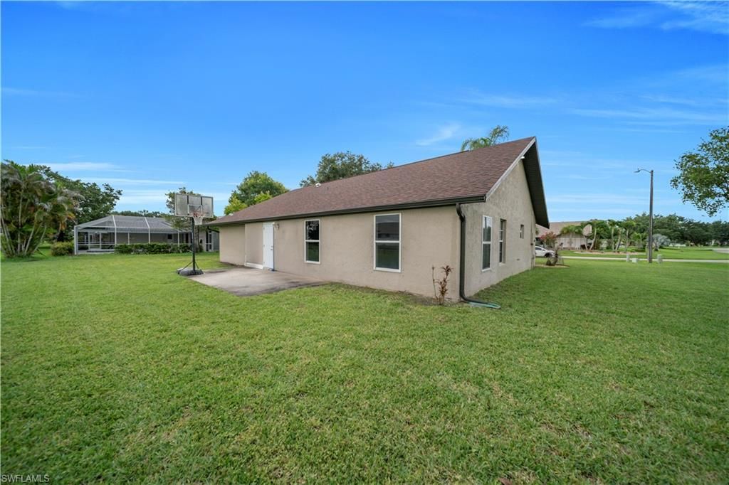 538 Whispering Wind Bend, Lehigh Acres, FL 33974 Photo