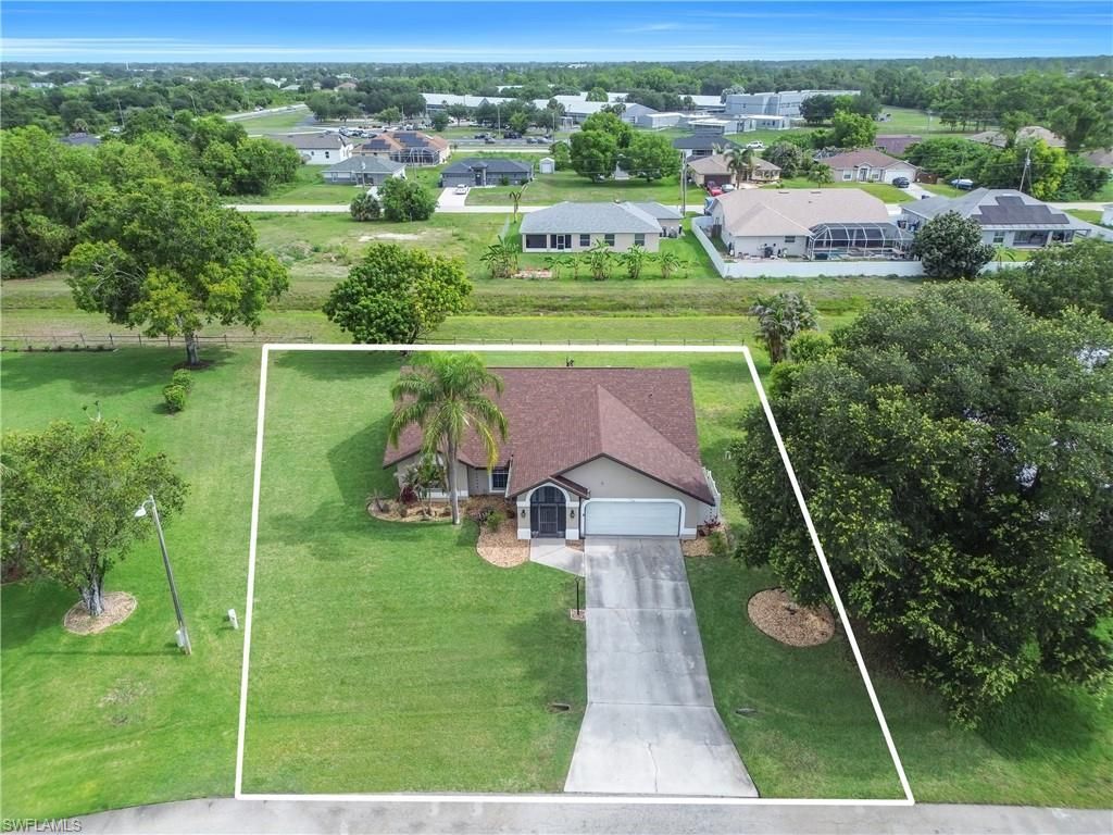 538 Whispering Wind Bend, Lehigh Acres, FL 33974 Photo