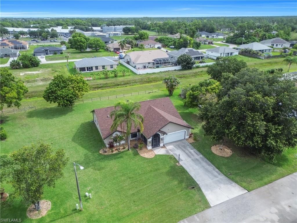 538 Whispering Wind Bend, Lehigh Acres, FL 33974 Photo
