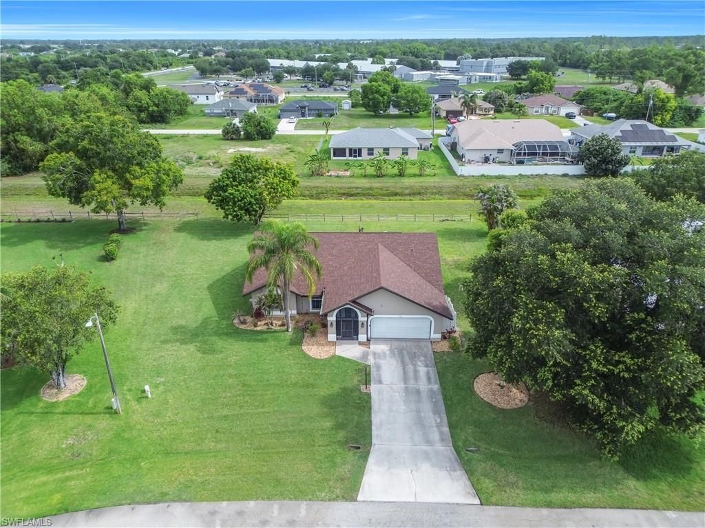 538 Whispering Wind Bend, Lehigh Acres, FL 33974 Photo