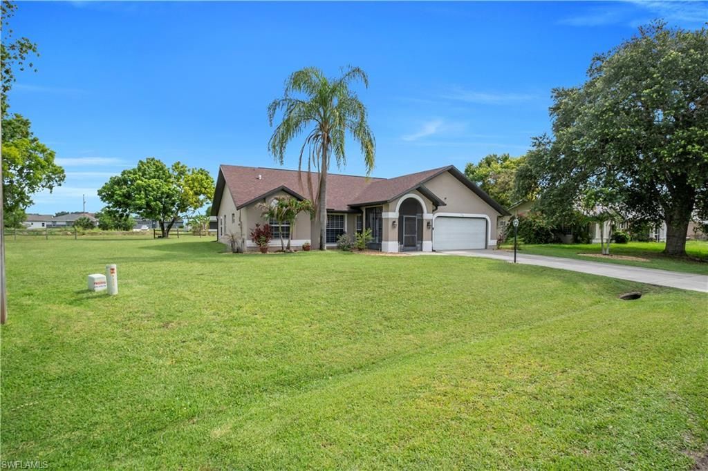538 Whispering Wind Bend, Lehigh Acres, FL 33974 Photo