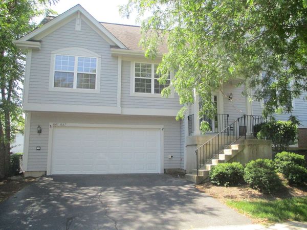 881 ESSEX Circle , Unit 881, Grayslake, IL 60030