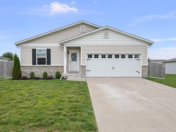 1642 Westport Drive , Davenport, IA 52804