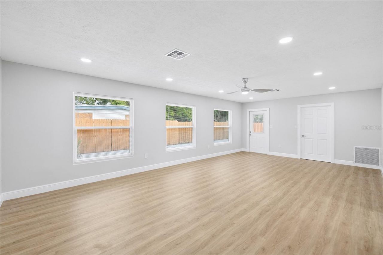 138 Davison Avenue Ne, Saint Petersburg, FL 33703 Photo