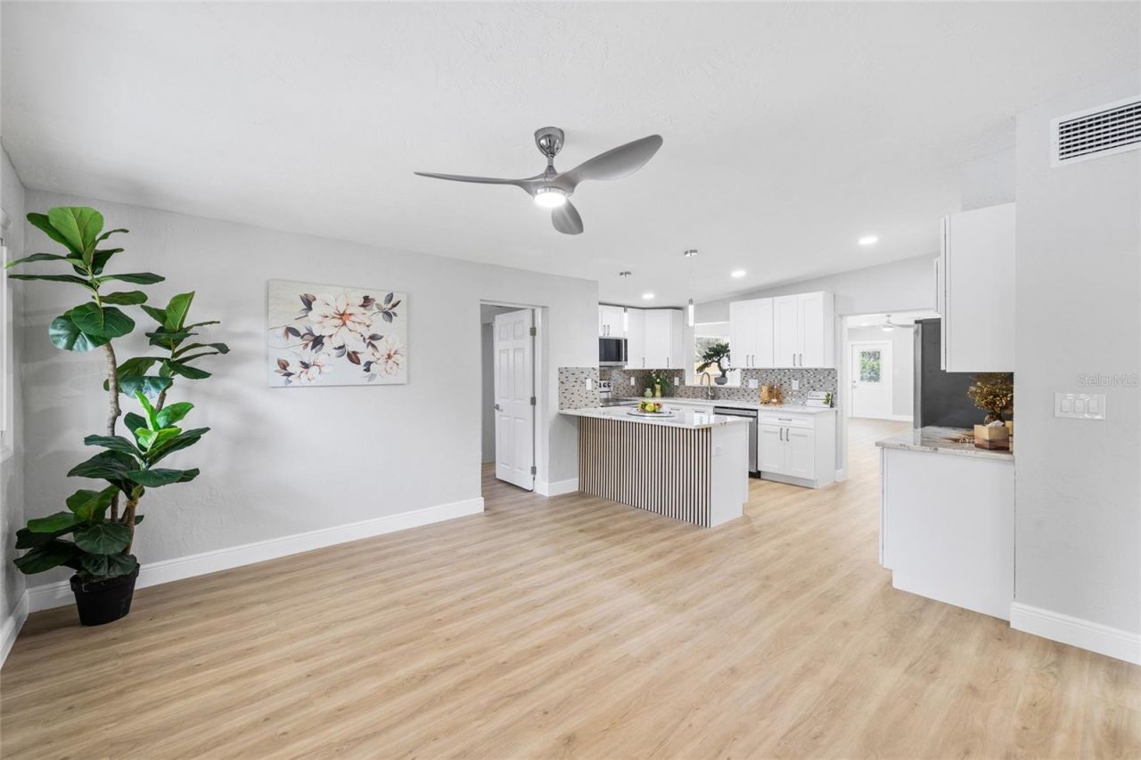 138 Davison Avenue Ne, Saint Petersburg, FL 33703 Photo