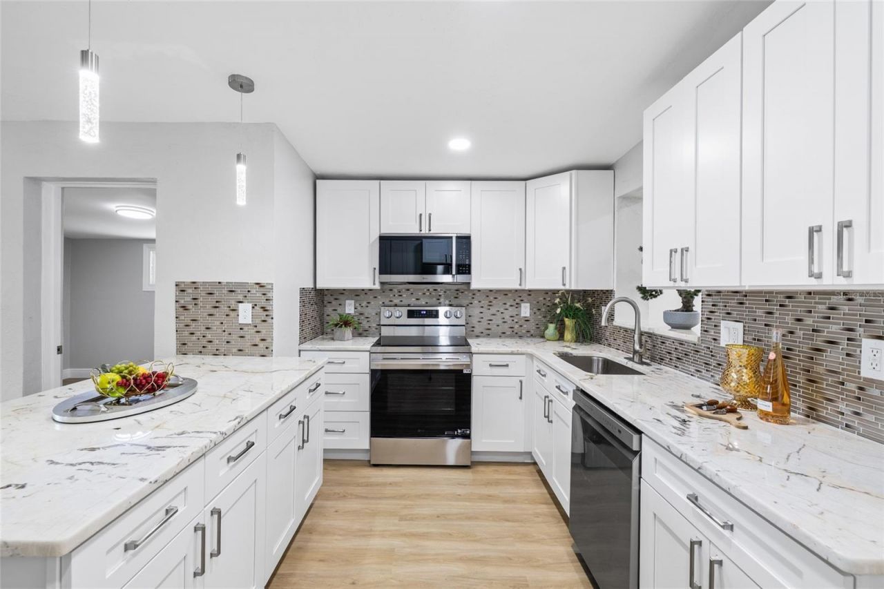 138 Davison Avenue Ne, Saint Petersburg, FL 33703 Photo