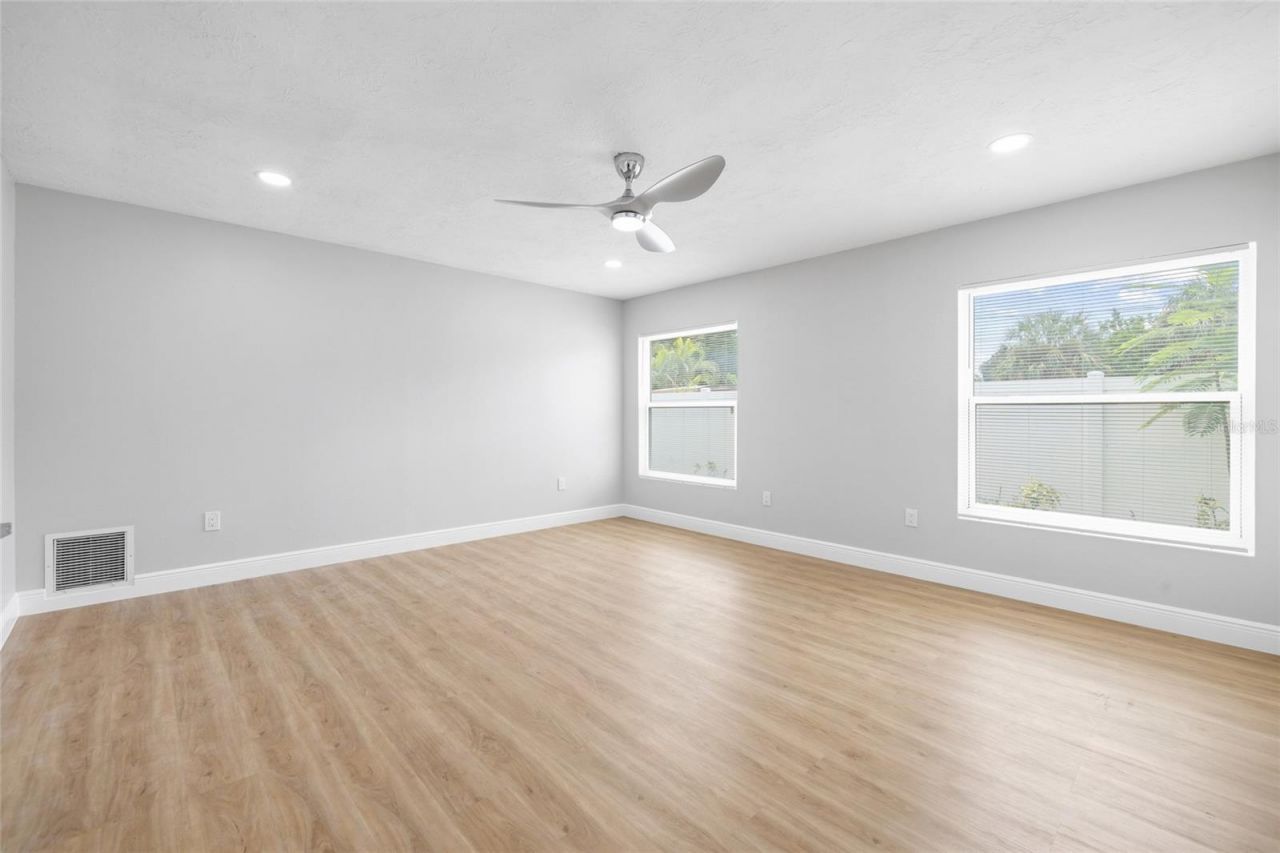 138 Davison Avenue Ne, Saint Petersburg, FL 33703 Photo