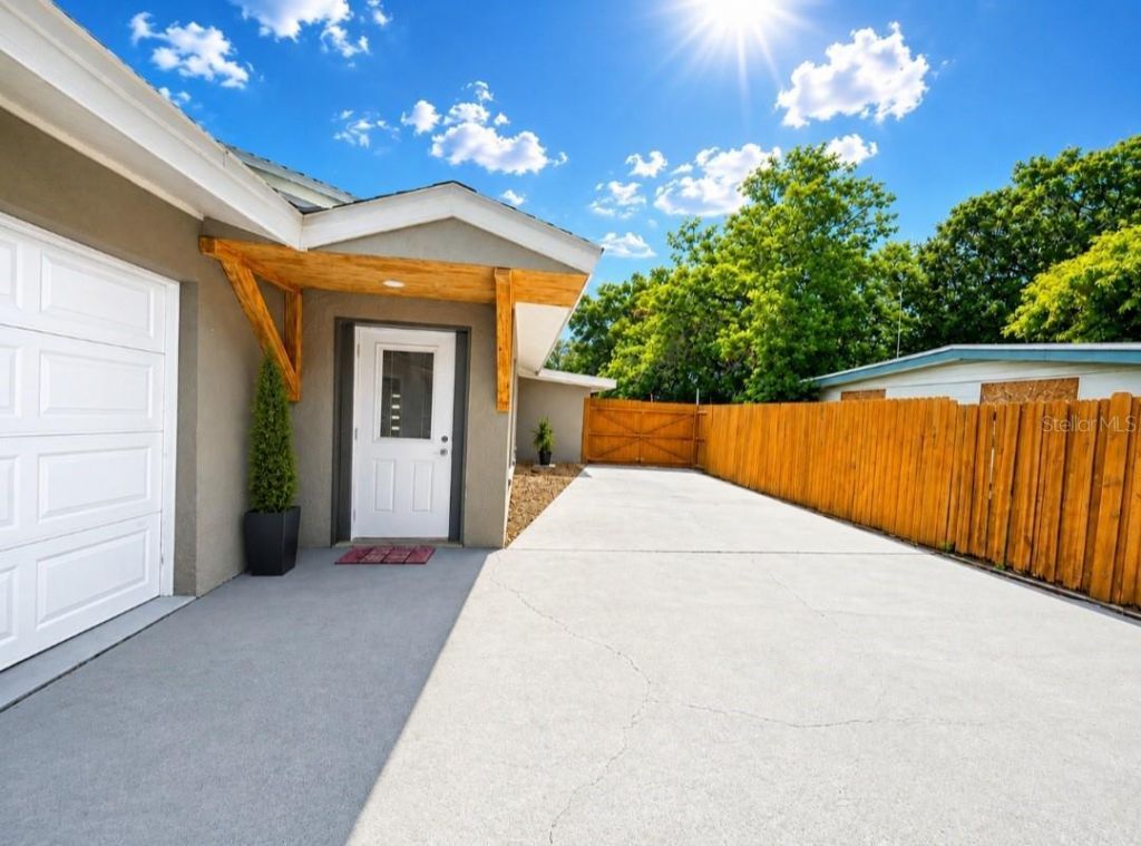138 Davison Avenue Ne, Saint Petersburg, FL 33703 Photo