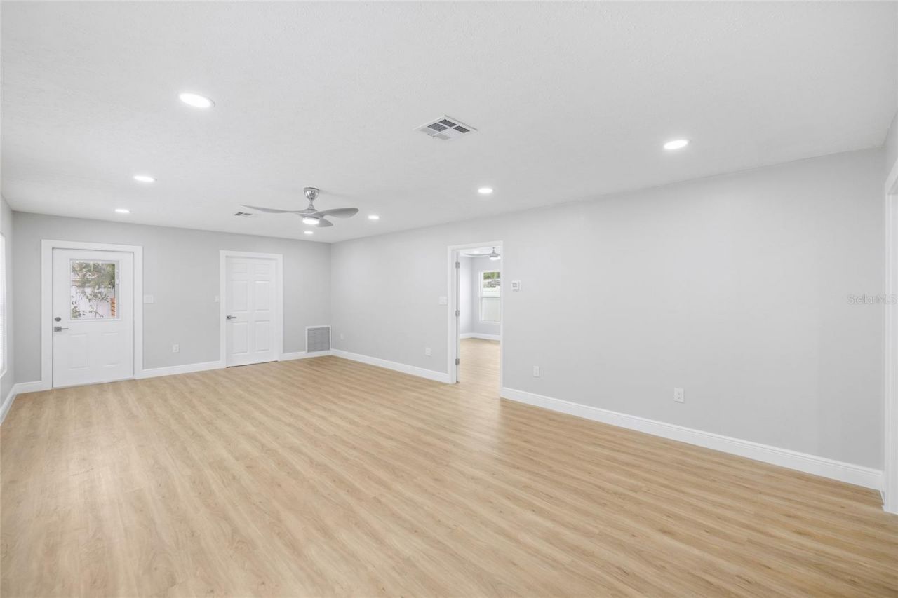 138 Davison Avenue Ne, Saint Petersburg, FL 33703 Photo